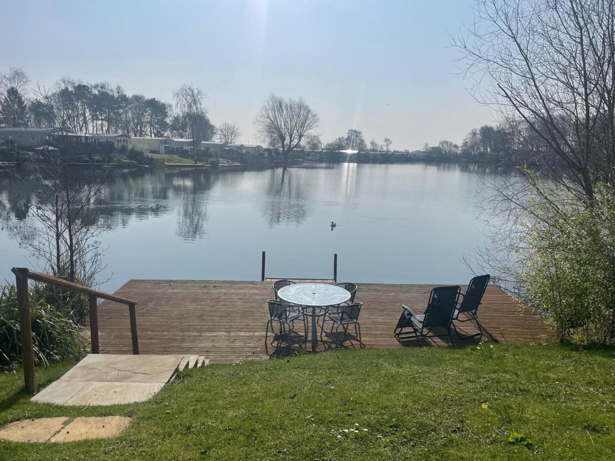 Lakeside Retreat 3 With Hot Tub, Private Fishing Peg Situated At Tattershall Lakes Country Park Ngoại thất bức ảnh